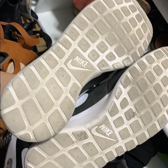 Nikes - Picture 3 of 4